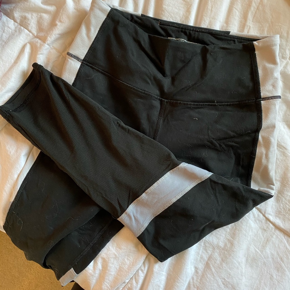 VICTORIA SECRET Capri Leggings “Knockout”